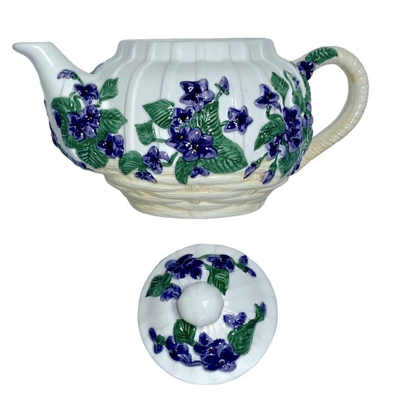 Vintage Teapot Raised Purple Violets in Basket Floral Hand Painted Large 1980’s - Picture 8 of 16